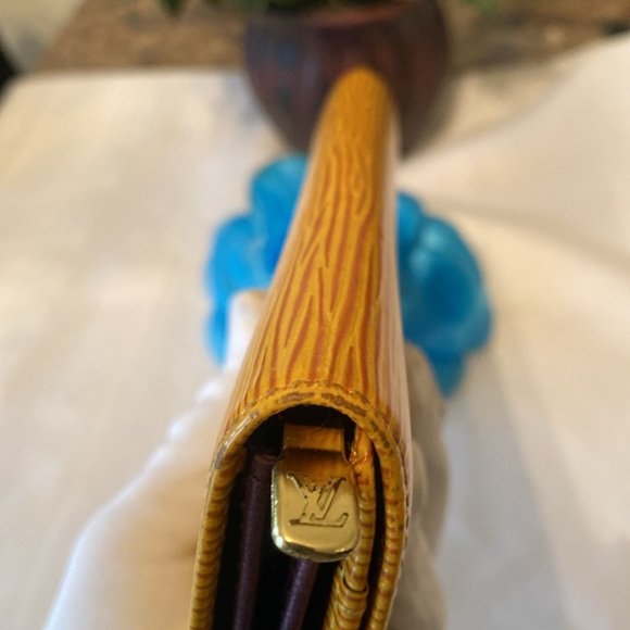 Louis Vuitton Sarah Wallet - Picture 6 of 10
